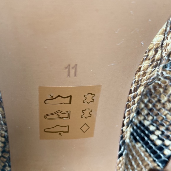 ❌SOLD❌The Fiona Boot in Snake Embossed Leather - Picture 10 of 14